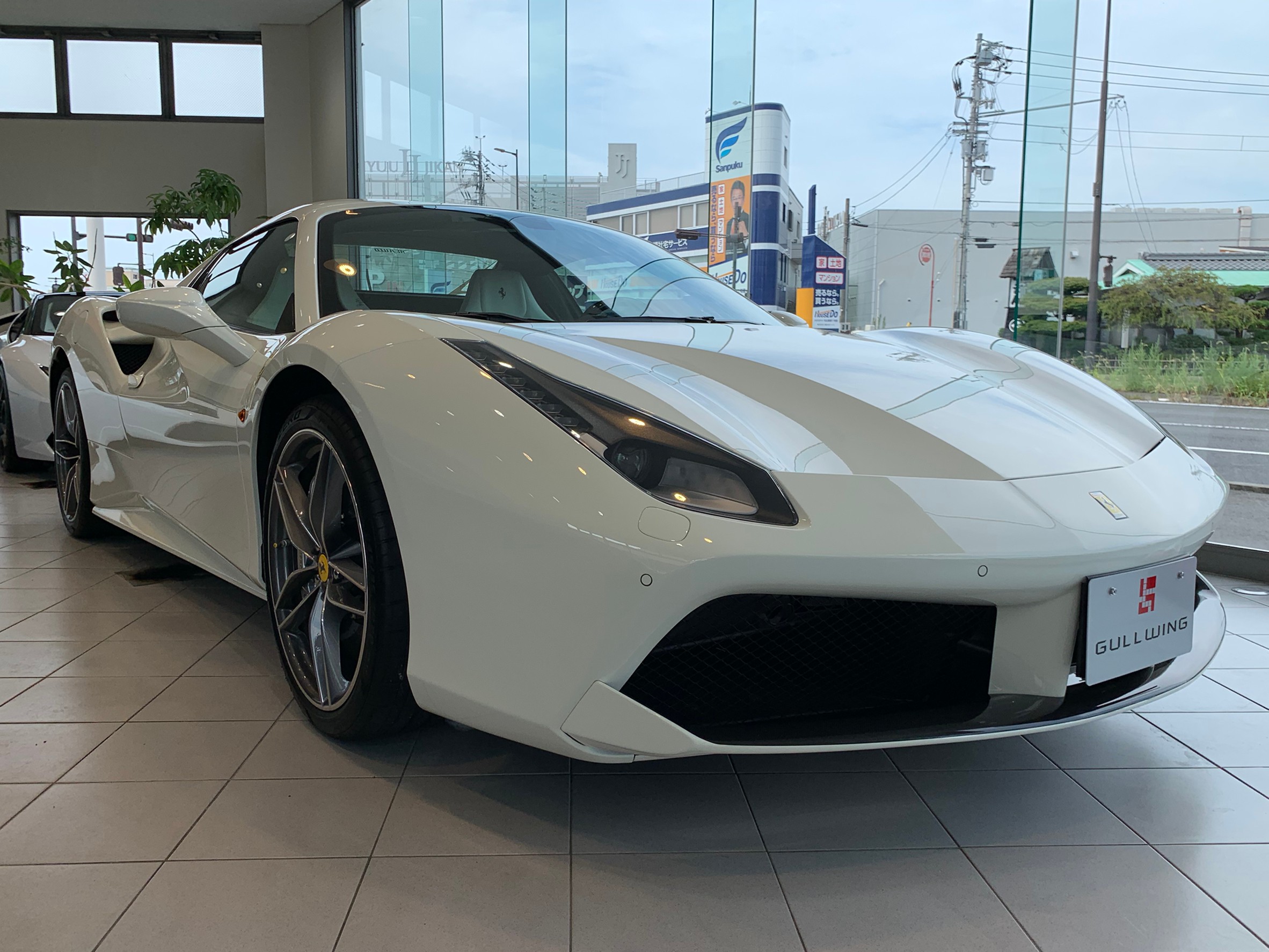 My18 Ferrari 4spider Gullwing ガルウィング 愛媛 今治 松山を拠点に全国へ輸入車を販売